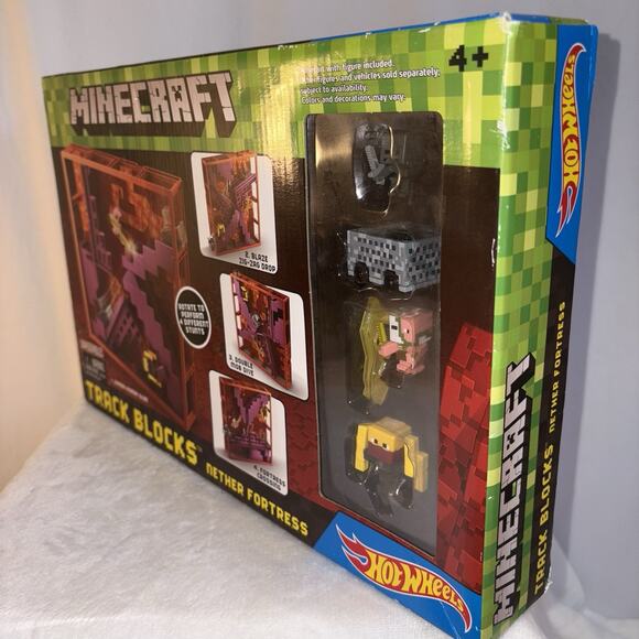 Mattel Hotwheels Minecraft Nether Fortress Play Set 2018 - RARE FIND - NEW - Picture 4 of 6